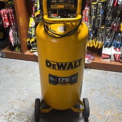 DEWALT CORDED 26 GALLONS SUPER QUITE COMPRESSOR NEW