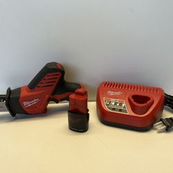 Milwaukee M12 12V Lithium-Ion HACKZALL Cordless Reciprocating Saw Kit with One 1.5Ah Battery, Charger and Tool Bag