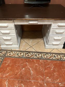 Desk and chair for free