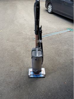 Shark Vertex Powered Lift-Away, Model AZ2002