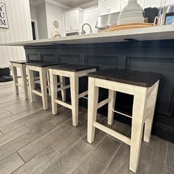 Counter Stools (ROOMS TO GO)