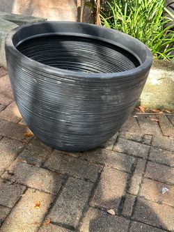 Grey Ribbed Resin Plastic Garden Planter 19.5d 15.5h