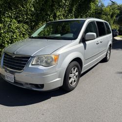 2010 Chrysler Town & Country