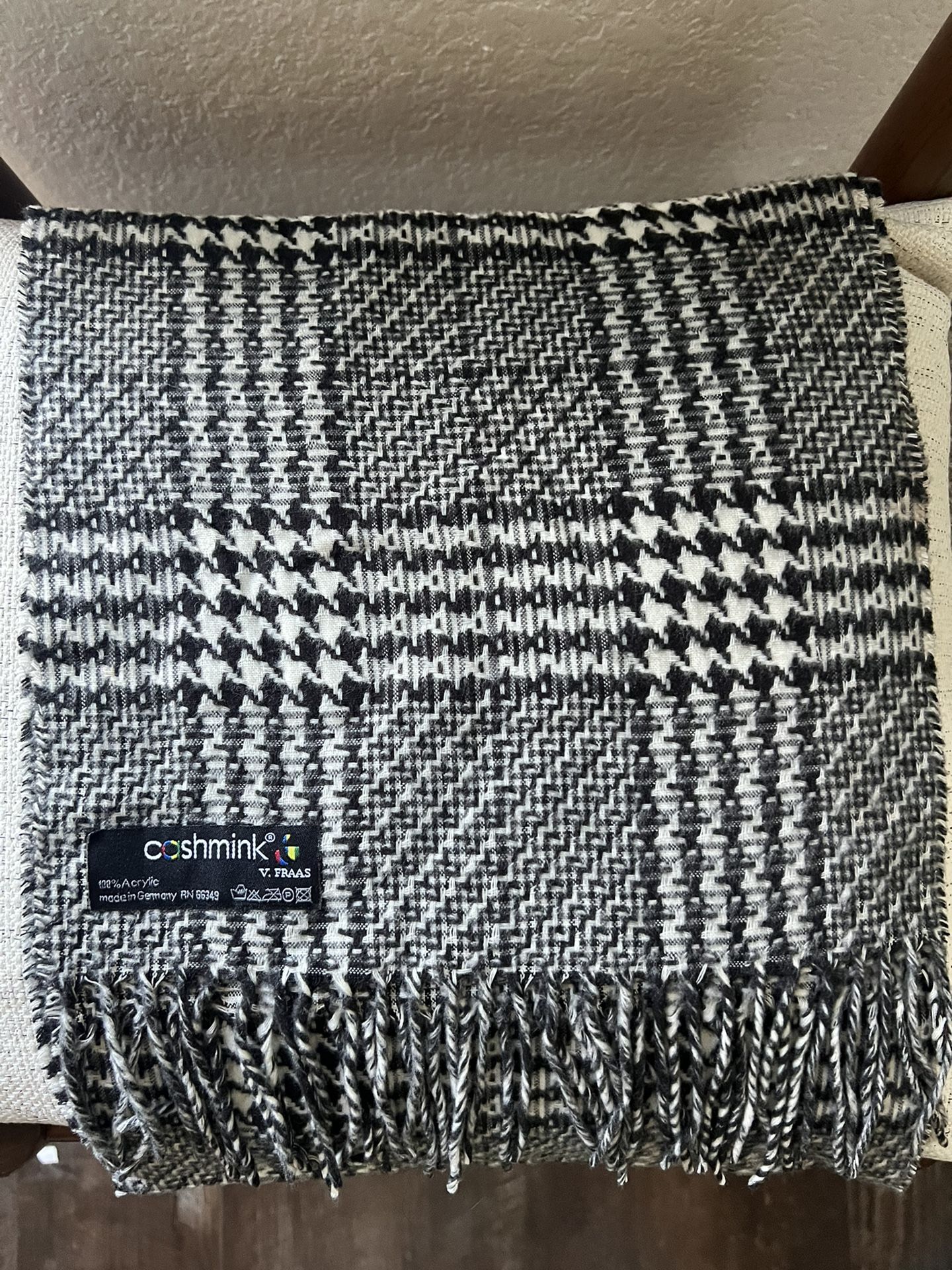 Cashmink Made In Germany Houndstooth Scarf