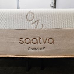 LIKE NEW! Saatva Contour5 King Mattress - Delivery Available