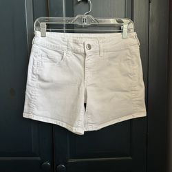 Women’s AMERICAN EAGLE Super Stretch White Shorts… Size 2… Waist29” Without Stretching… Inseam 5 1/2”