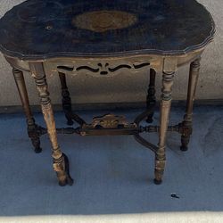 Vintage Table (AS IS) needs repair. Pick up only. Clovis & Kings Canyon, Fresno Ca. $50