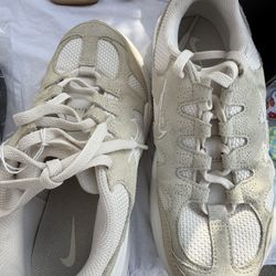 Nike Tech Hera Size 5 Women