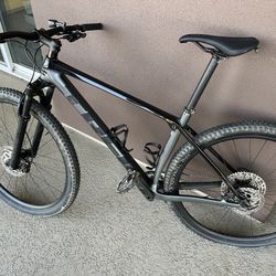 2022 Trek Pro Caliber 9.5 Mountain Bike L