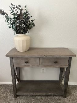 Entry way table