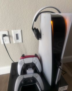 PS5 DISC with 3 controls/headset