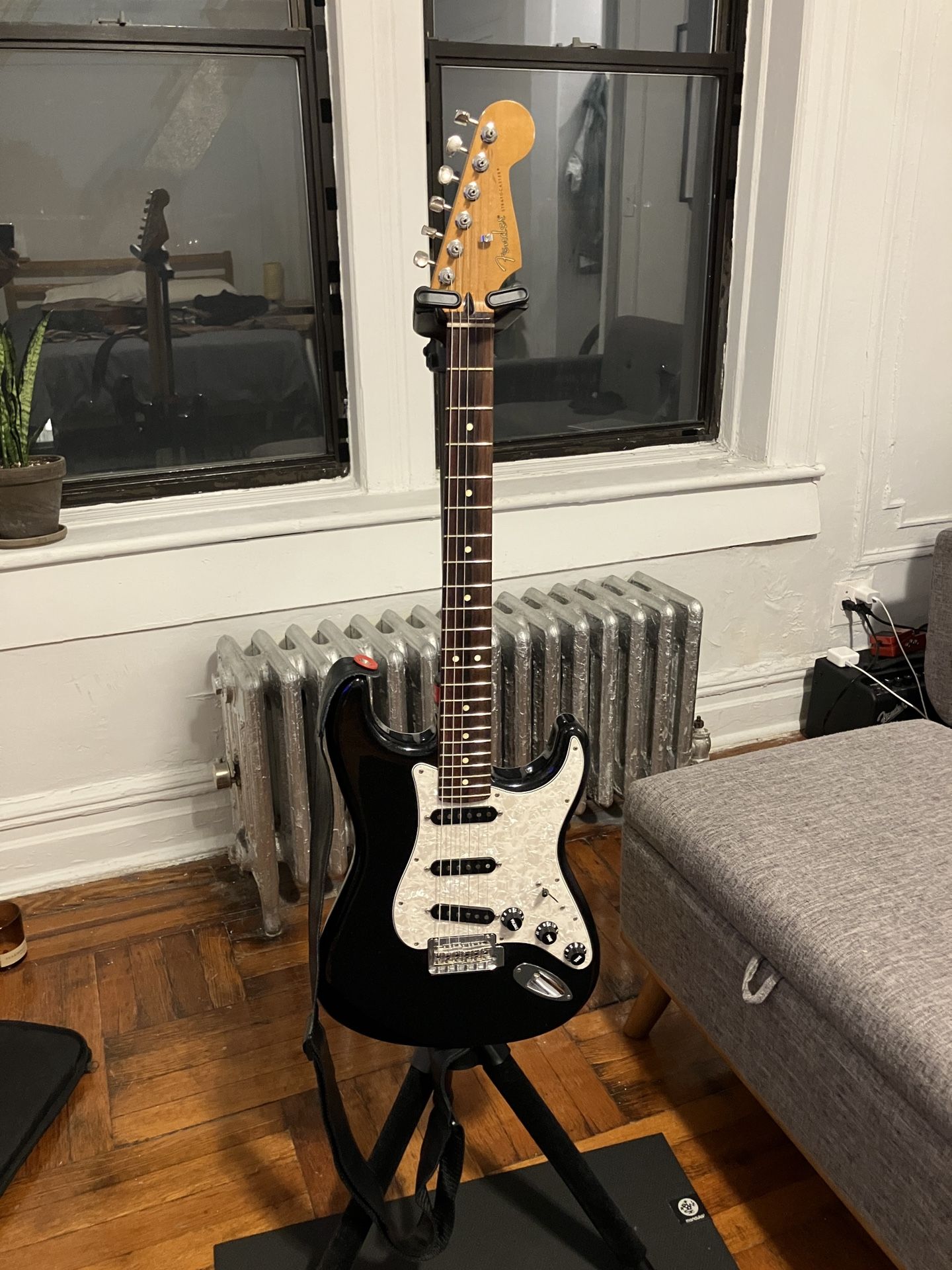 Electric Guitar - Fender Stratocaster 
