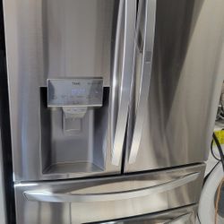 LG 4 DOORS REFRIGERATOR WORKS GREAT EXCEPT ICE WATER CAN DELIVER 