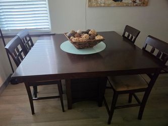 Dinig table with 5 chairs