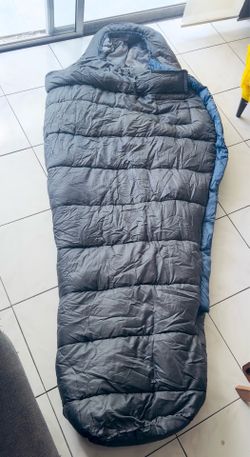 $35 -Sleeping bag -20 Field & Stream brand- Only used once