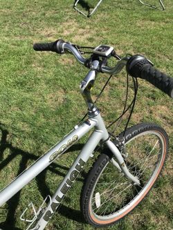 Raleigh sc40 sport comfort bike in excellent condition very clean no taking offers for Sale in Long Beach NY OfferUp