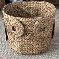 18” Seagrass Water Hyacinth Owl Storage Basket