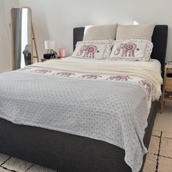 Queen bed frame upholstered with 4 drawers ikea