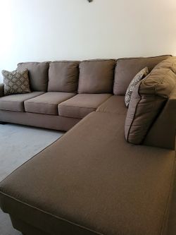 Sectional Couch In Excellent Condition 