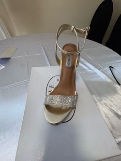 Steve Madden Gld Rhinestone Ankle Strap Heels