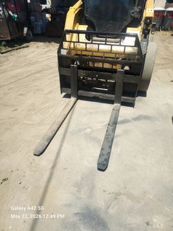 New skid steer forklift attachment
