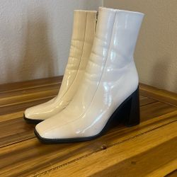Off White Boots Size 7.5