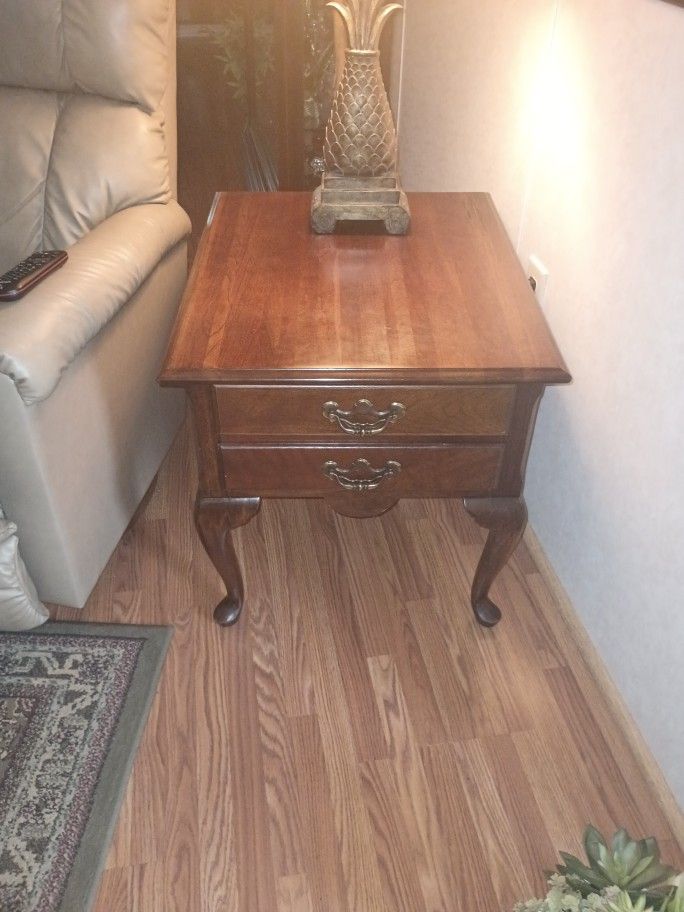 Queen Anne End Table 