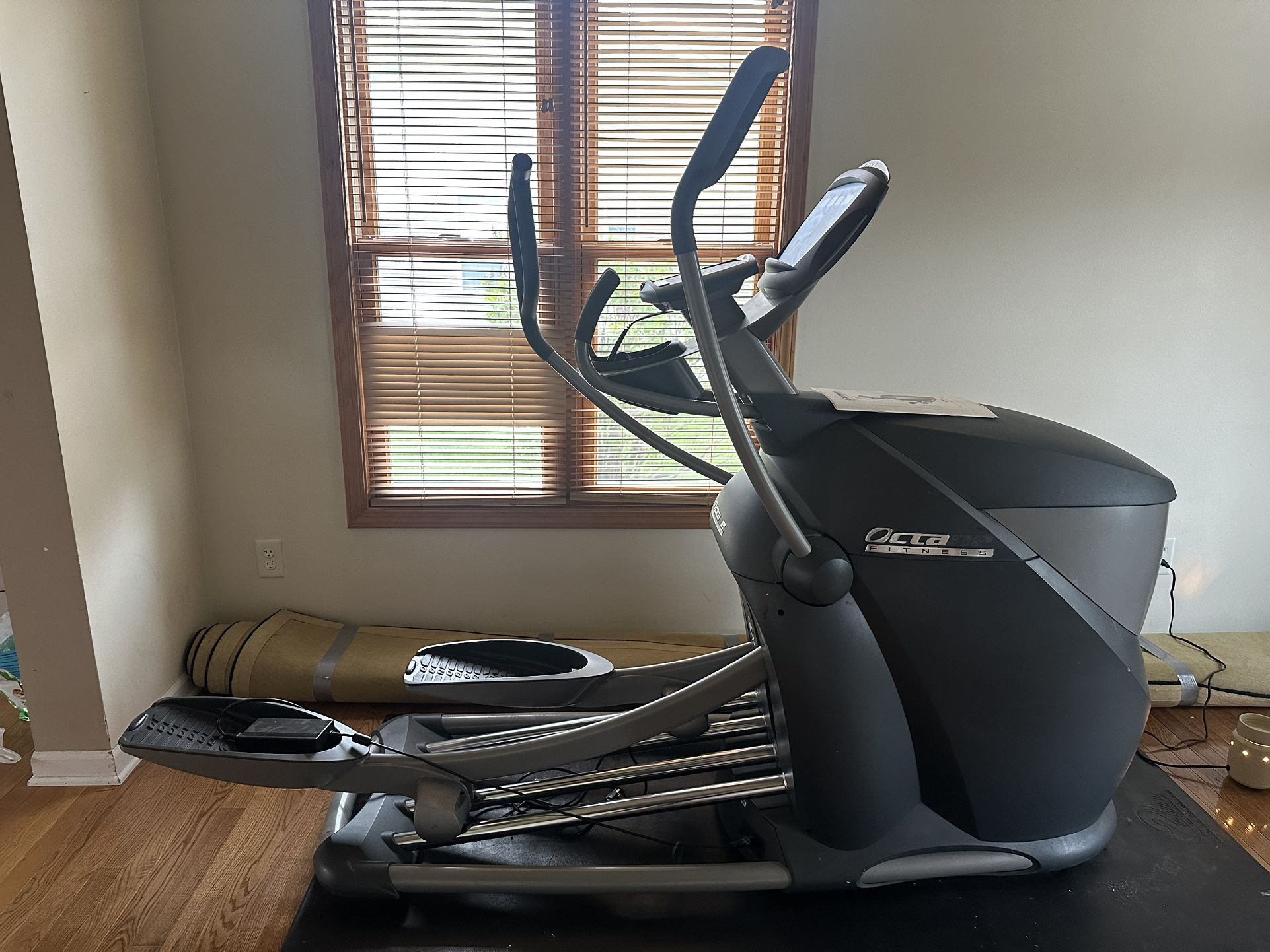 OCTANTE FITNESS Elliptical Q47e cross trainer