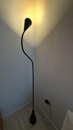 IKEA Black Floor Lamp – Modern Curved Design