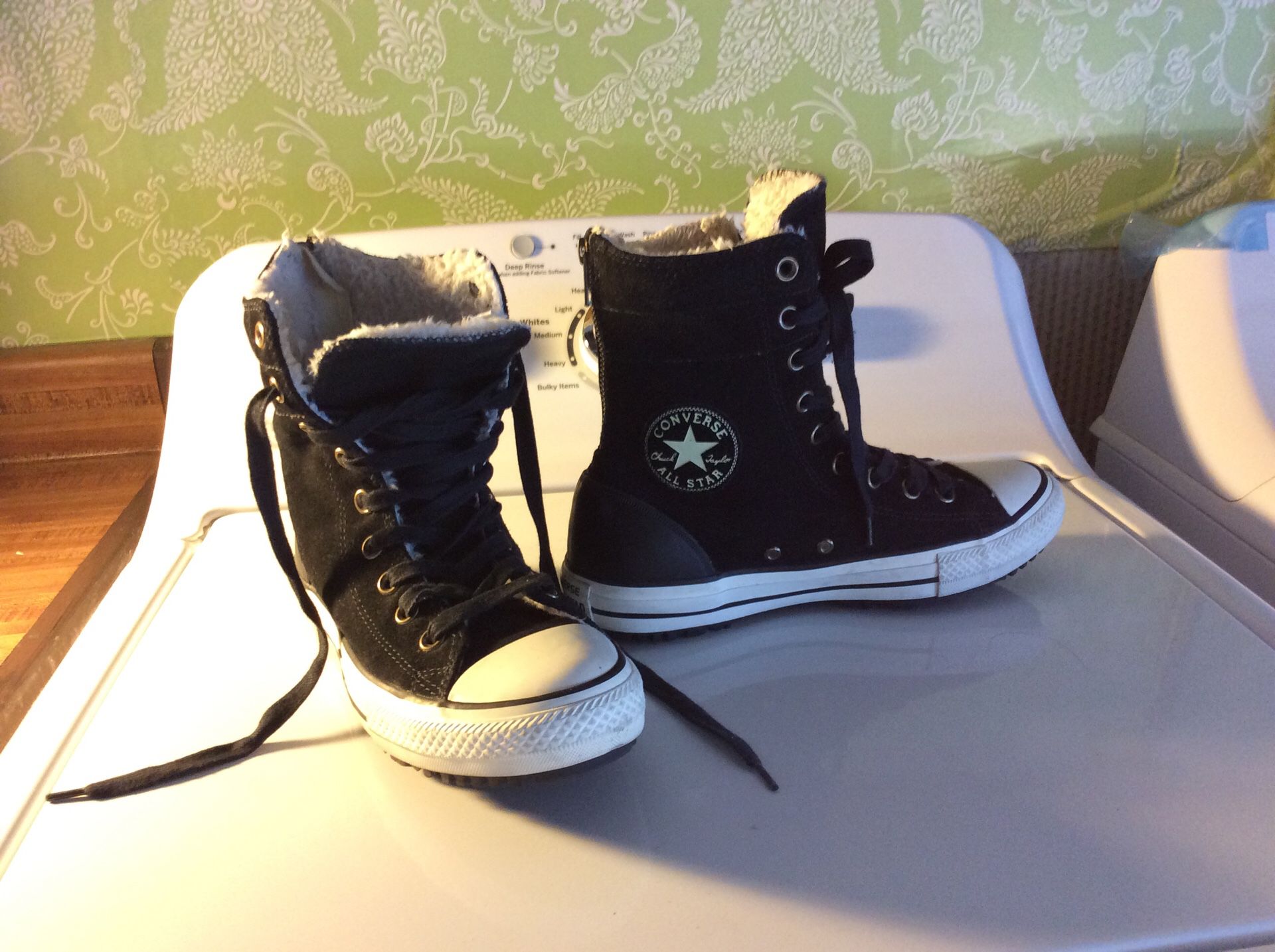 Very cool super high top CONVERSE classics style with boot fur design warm comfy 8 women’s zipper back regular laces