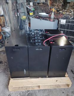 Battery forklift pallet jack solar