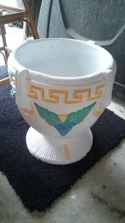 Concrete. Vintage 🍇 grape vine flower pot 16"×. 16"