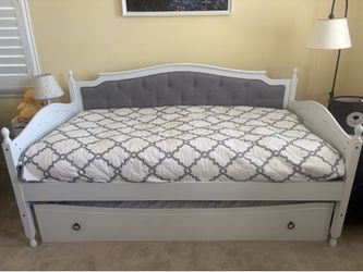 Twin daybed  with trundle