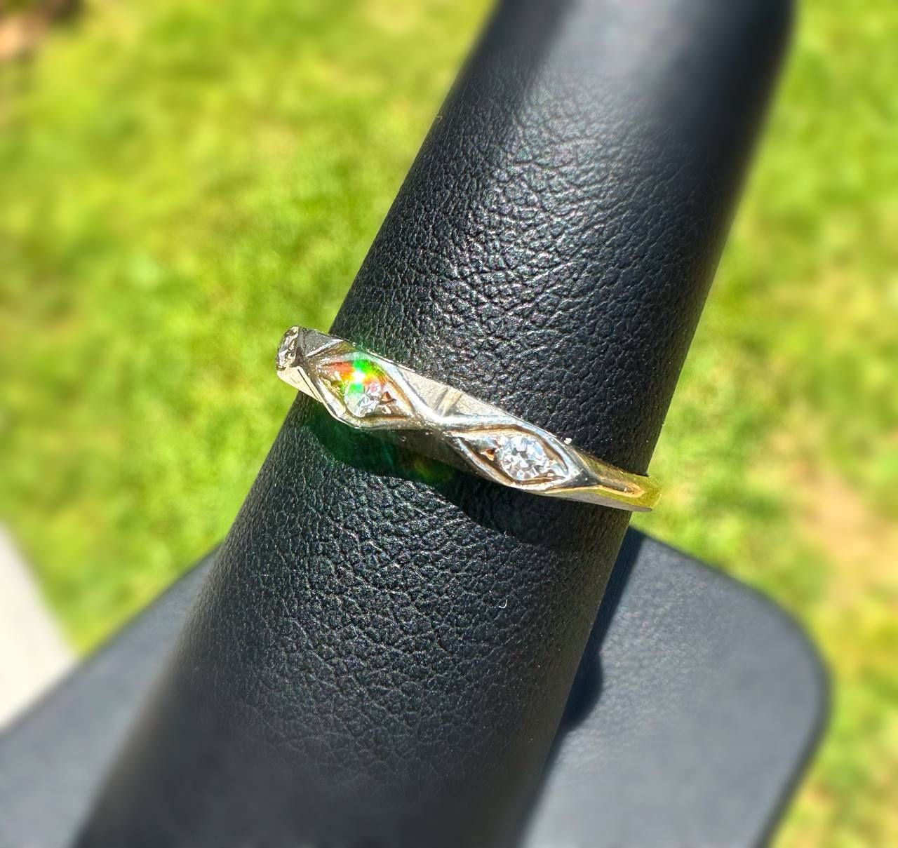 Vintage Jewelry 14k solid two tone yellow gold natural diamond 0.10CTW ring size 7.50