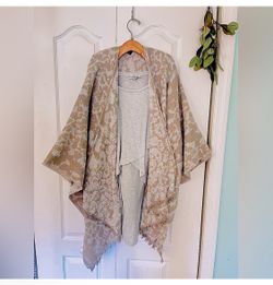 Tan Spotted Pattern Knit Cape Asymmetric Wrap + Gray Hi-Low Tee Shirt SET