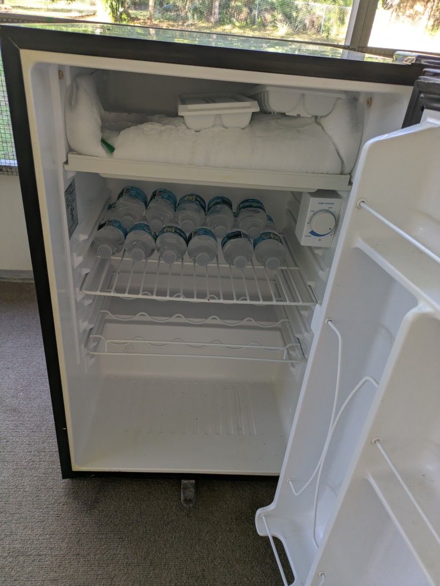 EG Mini Fridge – Works Great!