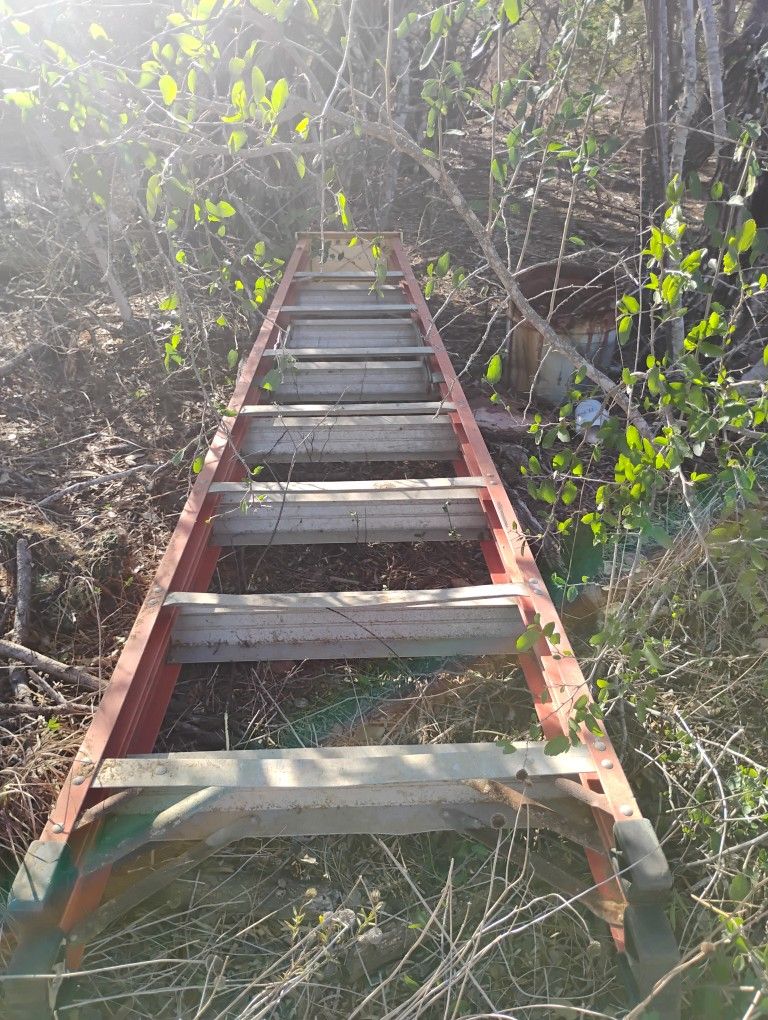 8ft Fiberglass Ladder Great Condition