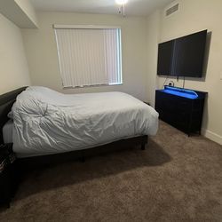 Queen bed + mattress