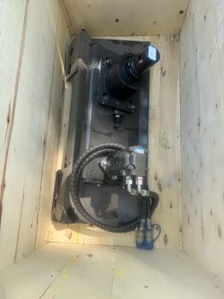 Mini skid steer auger attachment plate