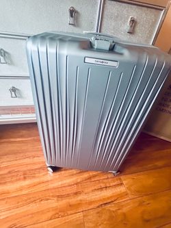 Large Samsonite Suitce