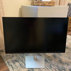 31.5 inch Dell 4K UHD monitor 3840 x 2160 resolution, 60Hz
