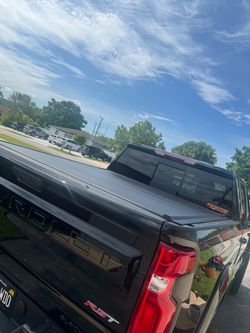 Retrax IX retractable tonneau cover for 1500 series trucks 6 ft bed