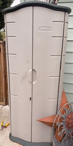 Rubbermaid Outdoor Vertical Storage Shed