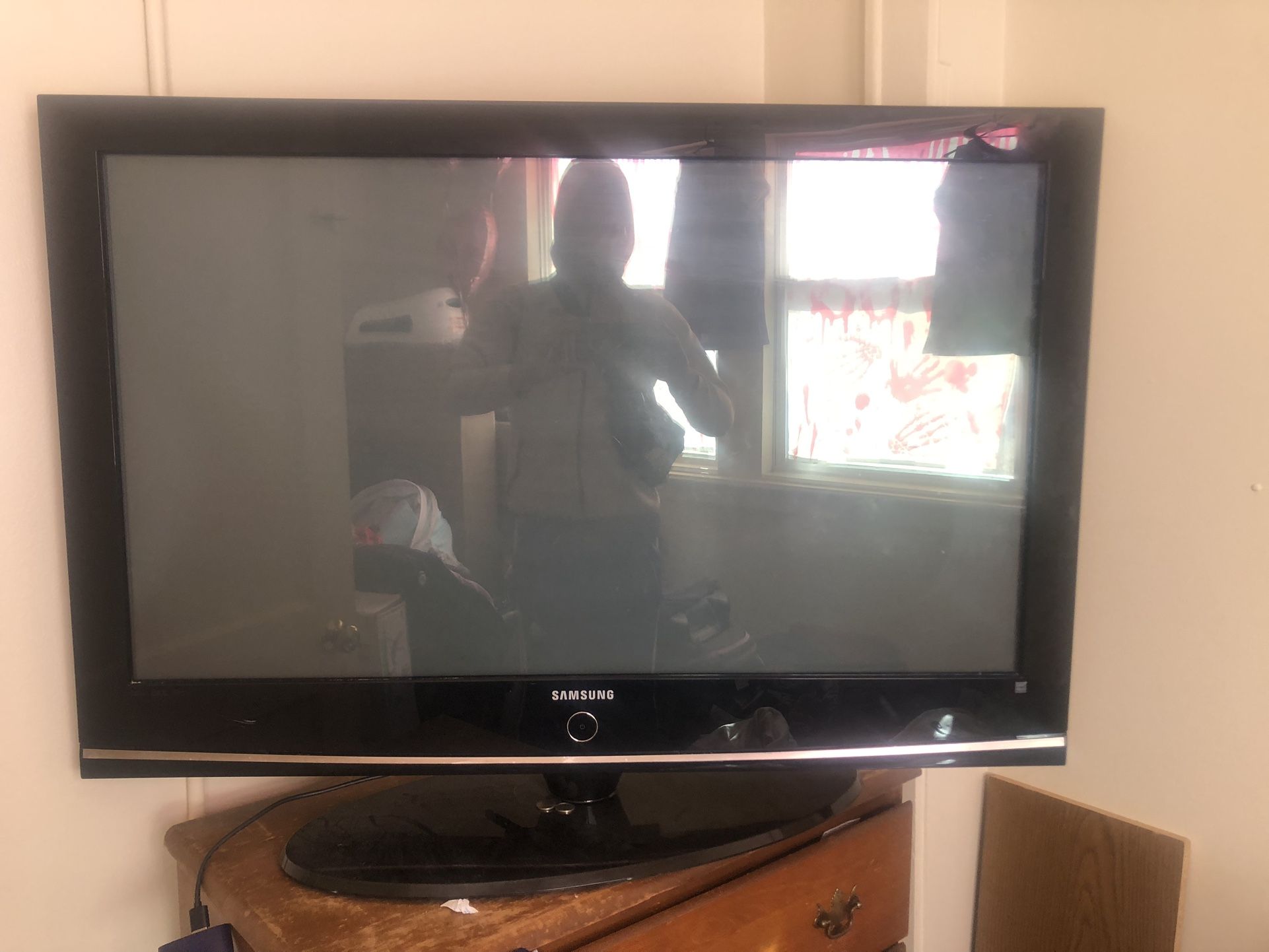 50” Samsung Flat Screen With Roku 