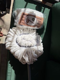 TWIST MOP NEVER USED