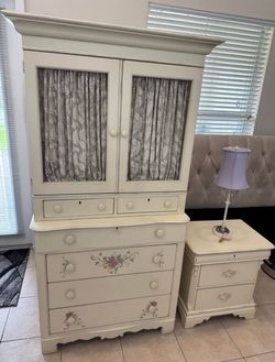 Vintage Bedroom Set – Lexington Betsy Cameron - Cream with Floral Accents – Dresser & Nightstand