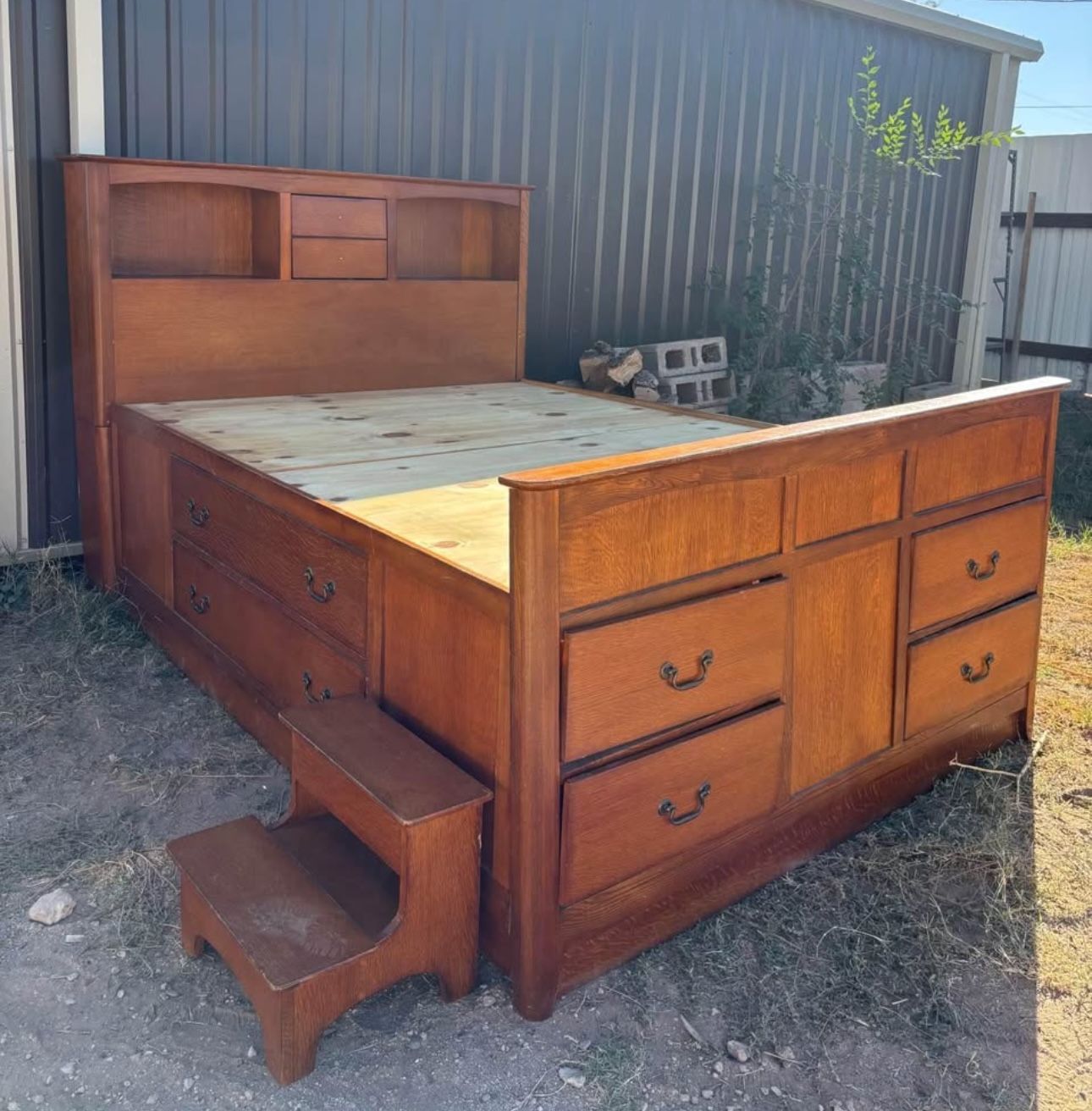 Bed & Dresser