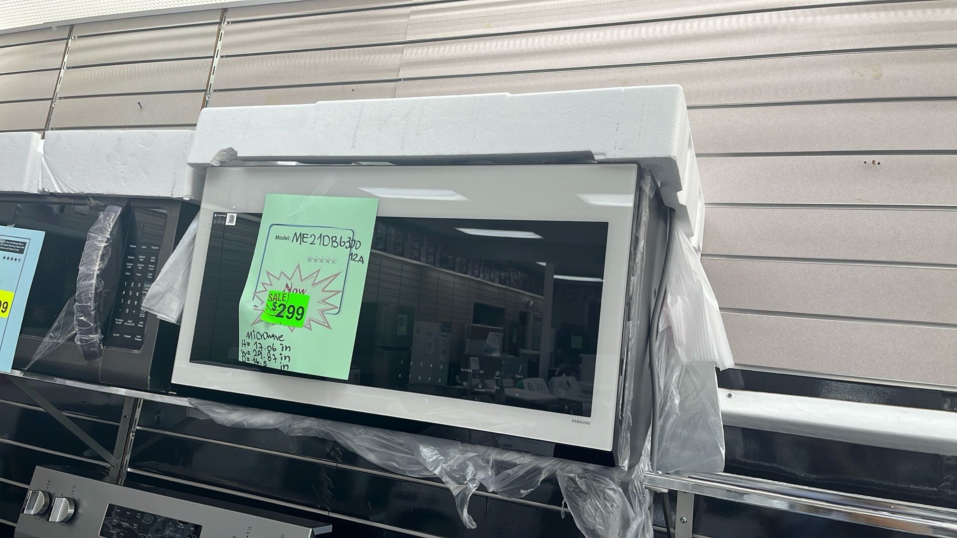 Microwave Samsung New Open Box