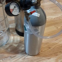 TANK AND TWO CONTAINERS 5 GALLONS EACH 