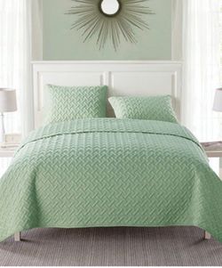 Beautiful Quilt BRAND NEW